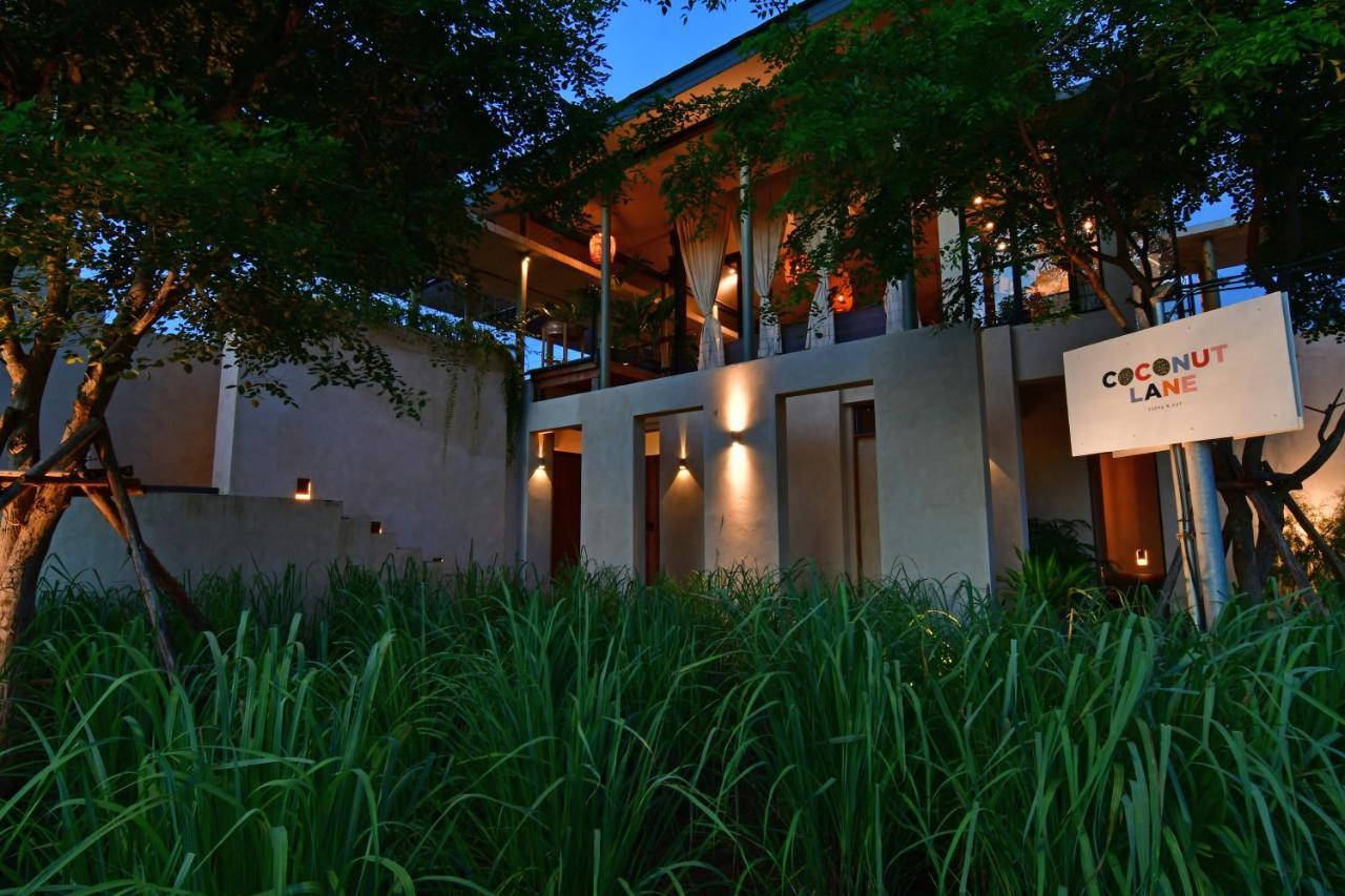 Coconut Lane Bangkok Hotel Bagian luar foto