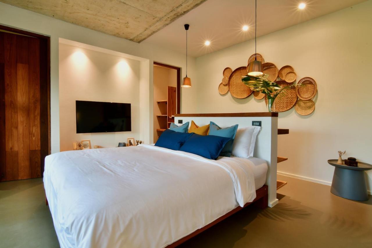 Coconut Lane Bangkok Hotel Bagian luar foto